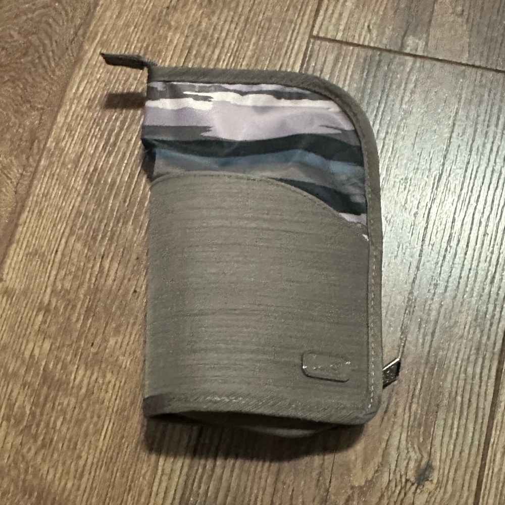 NWT Lug Canoe Brush Holder